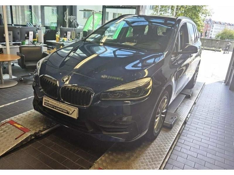 Phytonicblau metallic (blau) Gebraucht 2022 BMW 220 Gran Tourer Sport Line Van / Kleinbus | 26.900 € (Fairer Preis) - Bild 1/4
