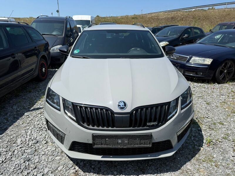 Grau Gebraucht 2020 Skoda Octavia RS Kombi | 14.900 € - Bild 1/4