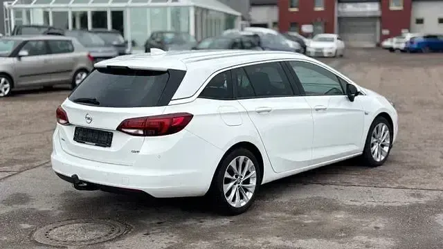 Gebraucht Opel Astra Dynamic 136 PS (100 kW) 2017 Schneeweiss/summitwhite/arctic Kombi