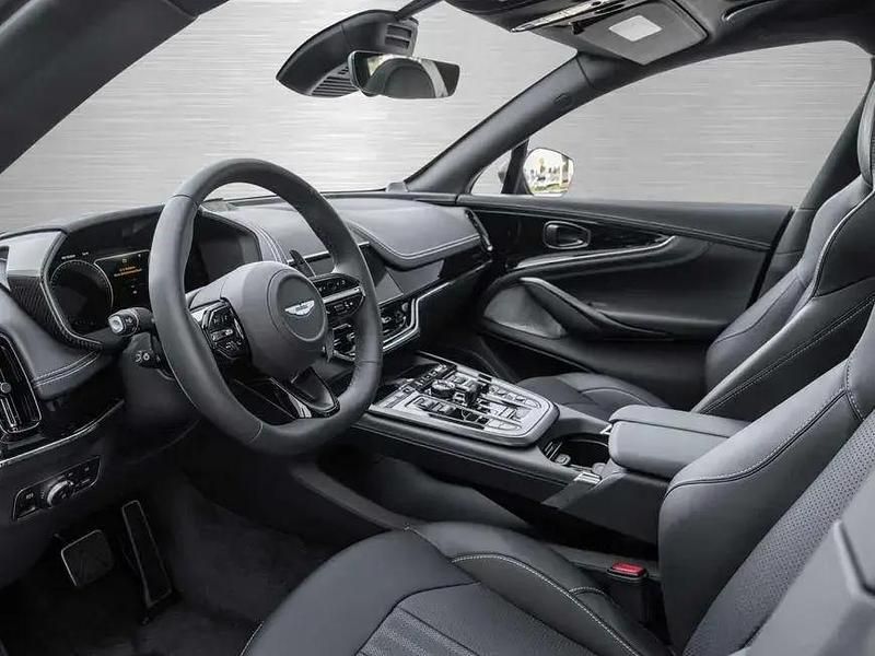 Neu Aston Martin DBX 707 707 PS (519 kW) 2025 Schwarz SUV