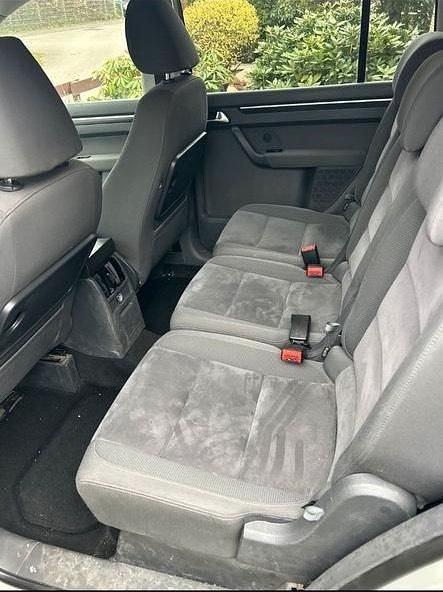 Gebraucht VW Touran 105 PS (77 kW) 2011 Silber Van / Kleinbus