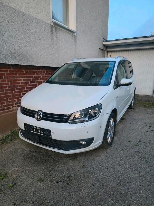 Weiß Gebraucht 2014 VW Touran Van / Kleinbus | 5.499 € - Bild 1/4
