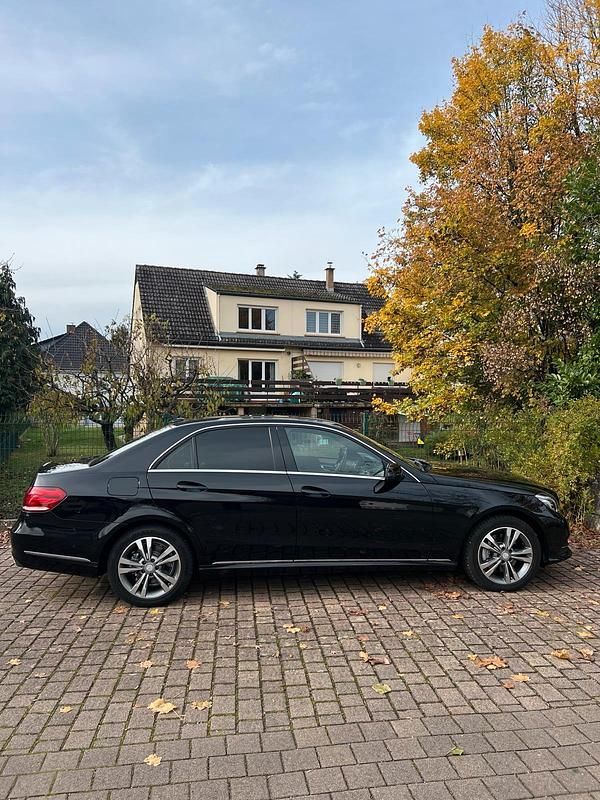 Schwarz Gebraucht 2013 Mercedes E250 Avantgarde Limousine | 16.500 € (Guter Preis) - Bild 1/4
