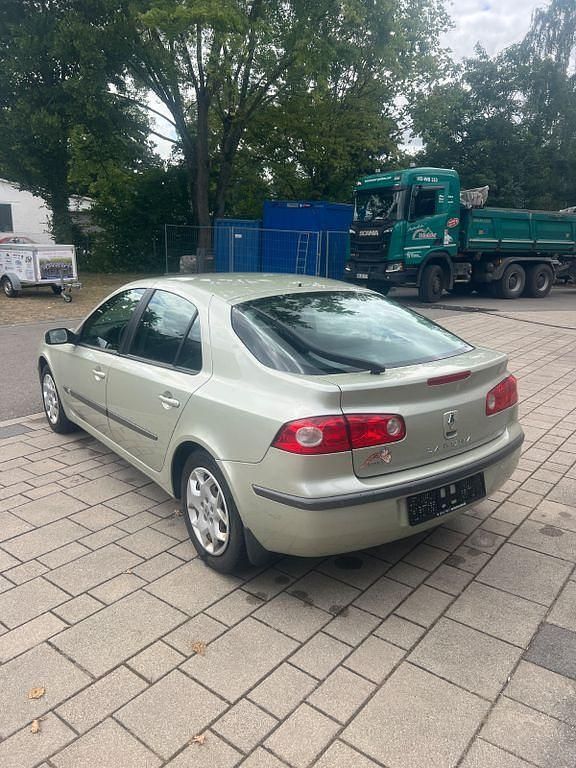 Grün Gebraucht 2005 Renault Laguna II Limousine | 2.499 € (Fairer Preis) - Bild 1/4