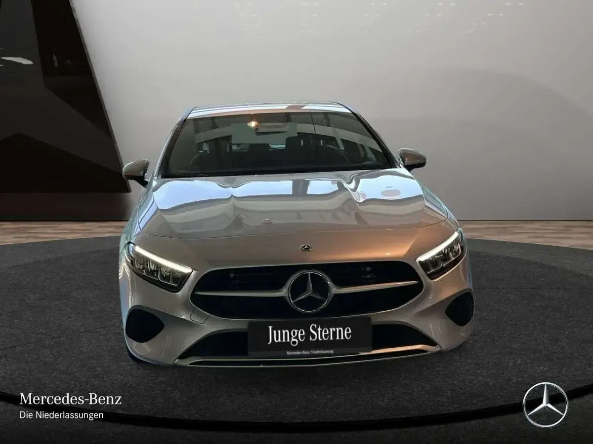 Gebraucht Mercedes A200 Advanced 163 PS (119 kW) 2024 Silber Limousine