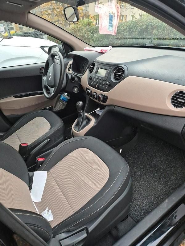 Gebraucht Hyundai i10 67 PS (49 kW) 2017 Schwarz Kleinwagen