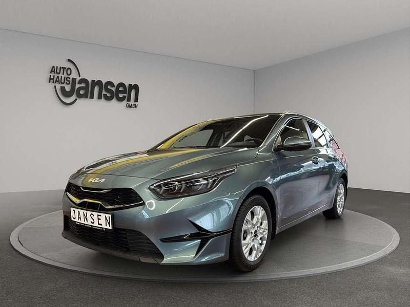 Blau Gebraucht 2025 Kia Ceed Sportswagon Kombi | 23.290 € (Superpreis) - Bild 1/4