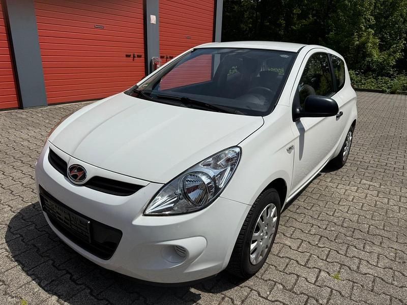 Weiß Gebraucht 2011 Hyundai i20 Classic Kleinwagen | 2.900 € (Teuer) - Bild 1/4
