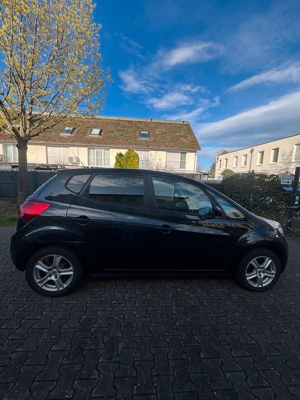 Gebraucht Kia Venga 128 PS (94 kW) 2011 Schwarz Kleinwagen