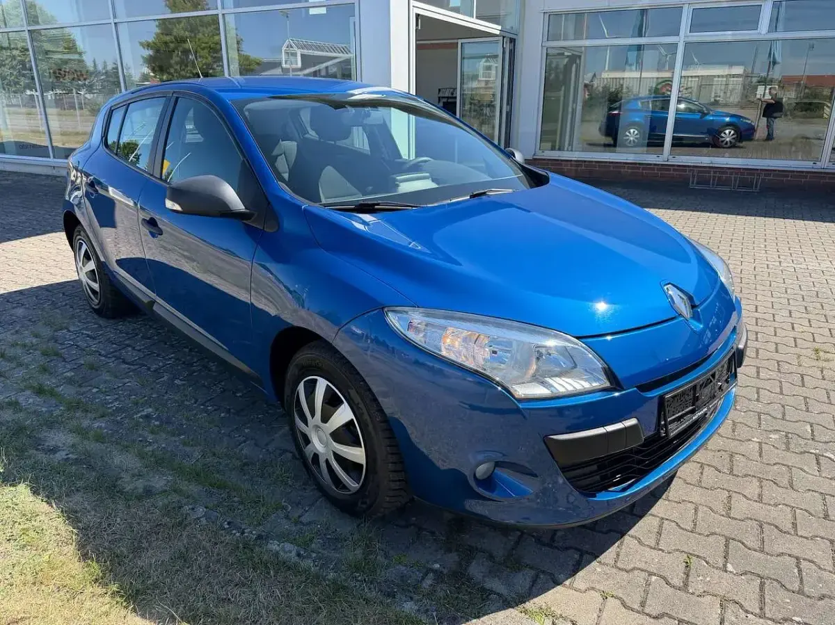 Gebraucht Renault Mégane III 101 PS (74 kW) 2012 Extremblau Kleinwagen