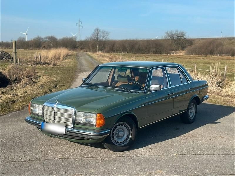 Gebraucht Mercedes E280 185 PS (136 kW) 1978 Grün Limousine