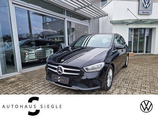 Nachtschwarz Gebraucht 2020 Mercedes B200 Progressive Van / Kleinbus | 26.930 € (Fairer Preis) - Bild 1/4