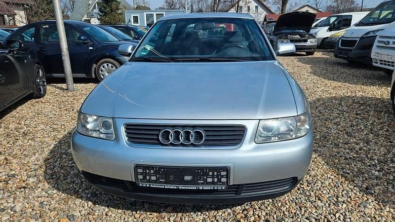 Używany Audi A3 Ambiente 102 KM (75 kW) 2001 Srebrny Hatchback