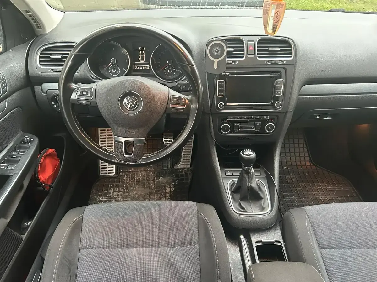 Gebraucht VW Golf VI 105 PS (77 kW) 2011 Grau Kleinwagen