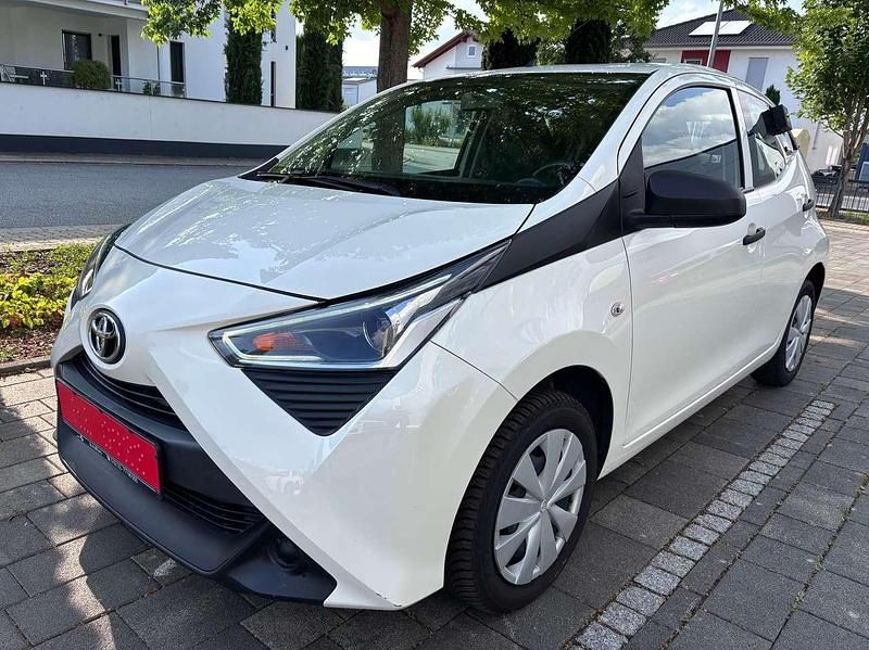 Solid white Gebraucht 2021 Toyota Aygo Kleinwagen | 7.700 € (Fairer Preis) - Bild 1/4