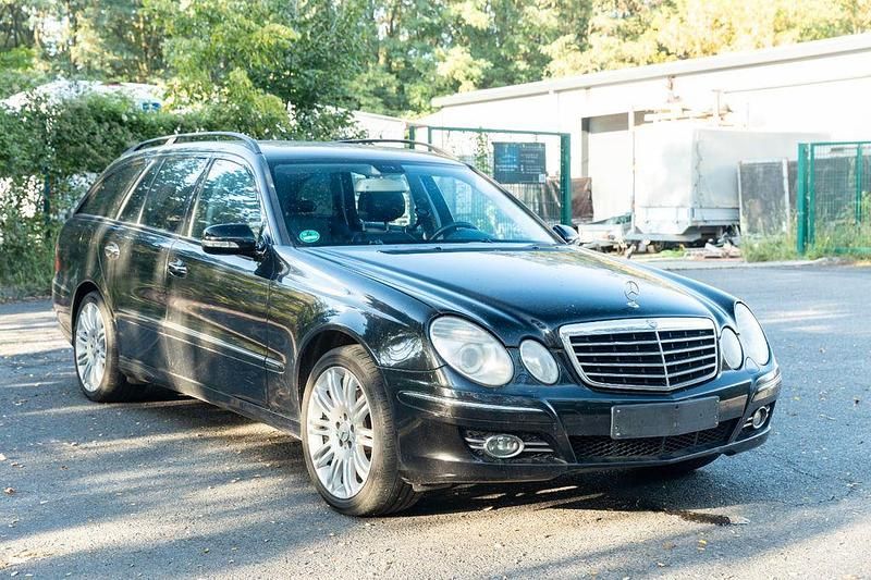 Schwarz Gebraucht 2006 Mercedes E350 Avantgarde Kombi | 2.400 € (Superpreis) - Bild 1/4