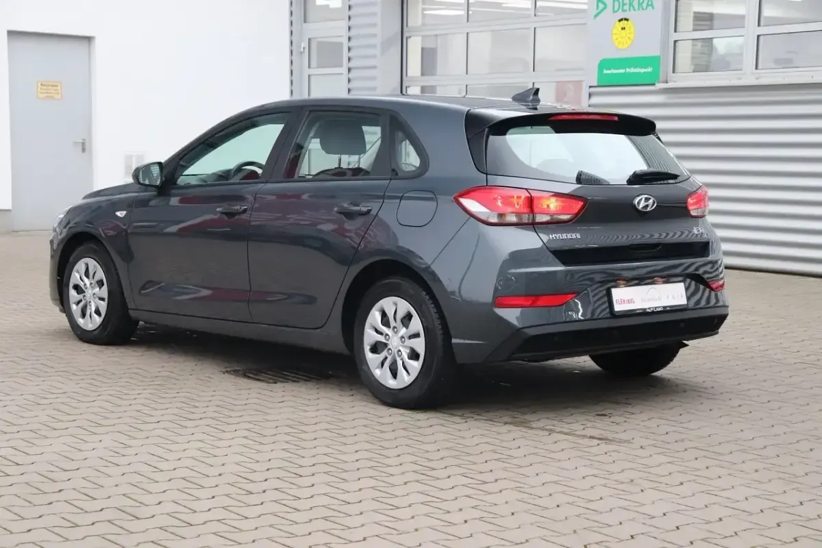 Gebraucht Hyundai i30 120 PS (88 kW) 2021 Amazongraumet. Limousine