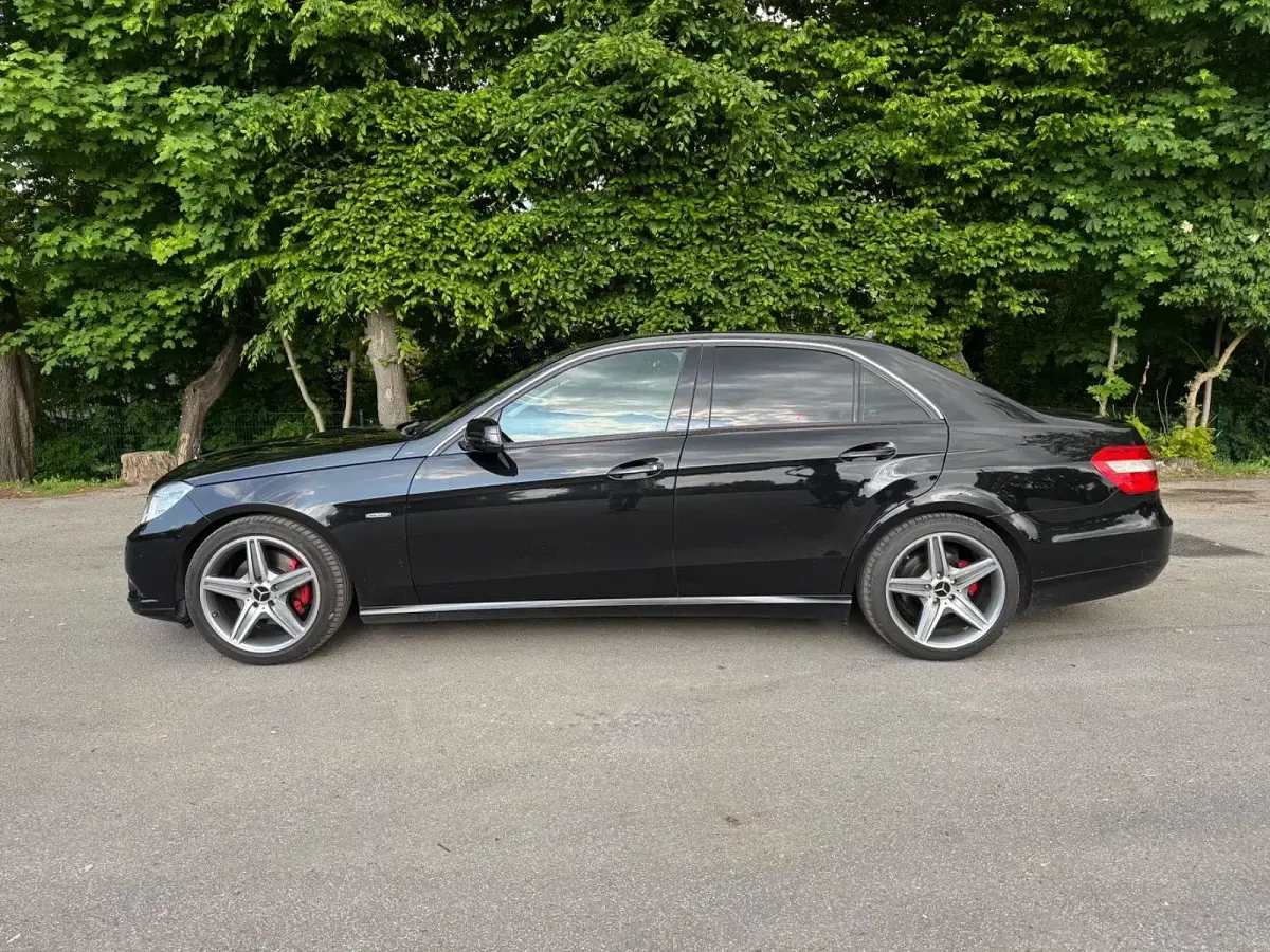 Gebraucht Mercedes E250 204 PS (150 kW) 2011 Schwarz Limousine