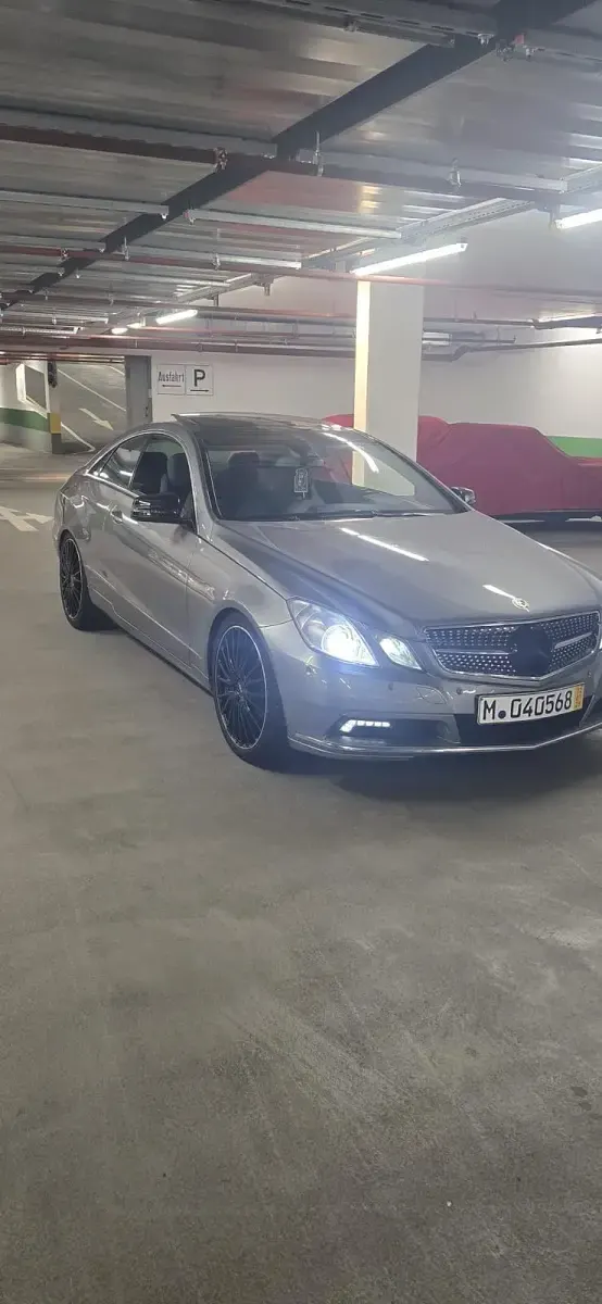 Używany Mercedes E500 402 KM (295 kW) 2010 Beżowy Coupe