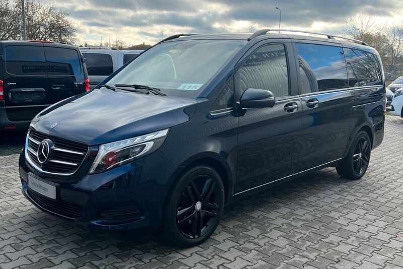 Cavansitblau metallic Gebraucht 2018 Mercedes V250 Van / Kleinbus | 53.999 € (Teuer) - Bild 1/4