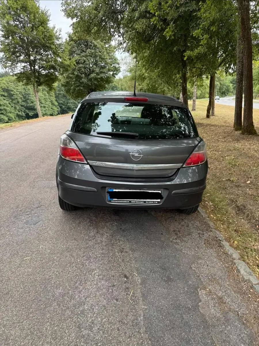 Gebraucht Opel Astra 90 PS (66 kW) 2009 Grau Limousine