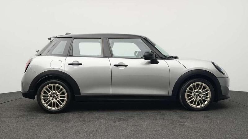 Gebraucht Mini Cooper Favoured 156 PS (114 kW) 2024 Grau Kleinwagen