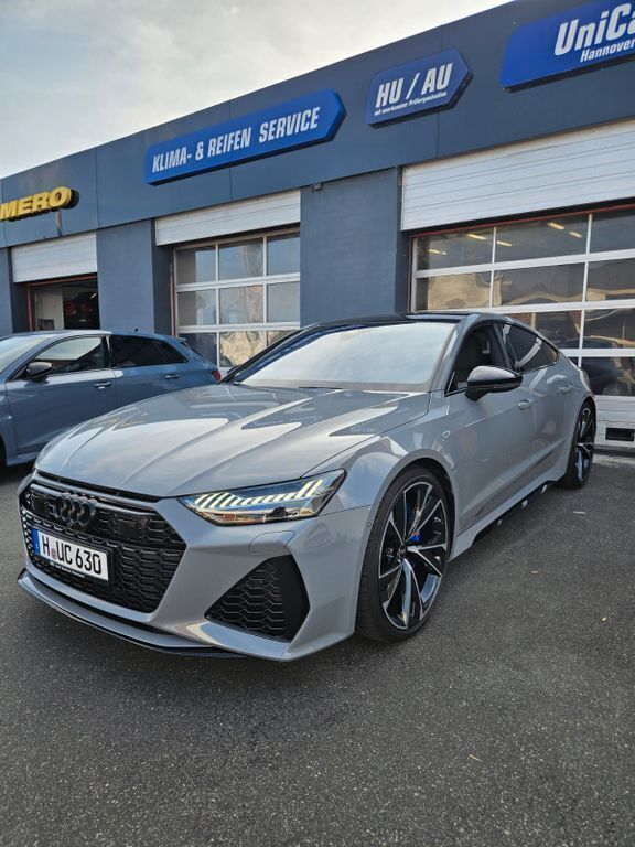 Grau Gebraucht 2021 Audi RS7 Sportback Sport Kleinwagen | 104.880 € (Teuer) - Bild 1/4