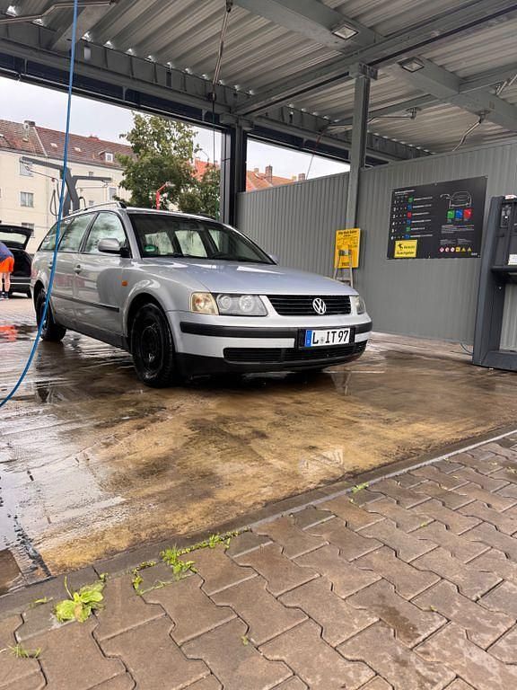 Silber Gebraucht 1997 VW Passat Kombi | 2.000 € (Fairer Preis) - Bild 1/4