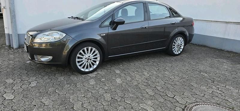 Grau Gebraucht 2007 Fiat Linea Limousine | 2.900 € - Bild 1/2