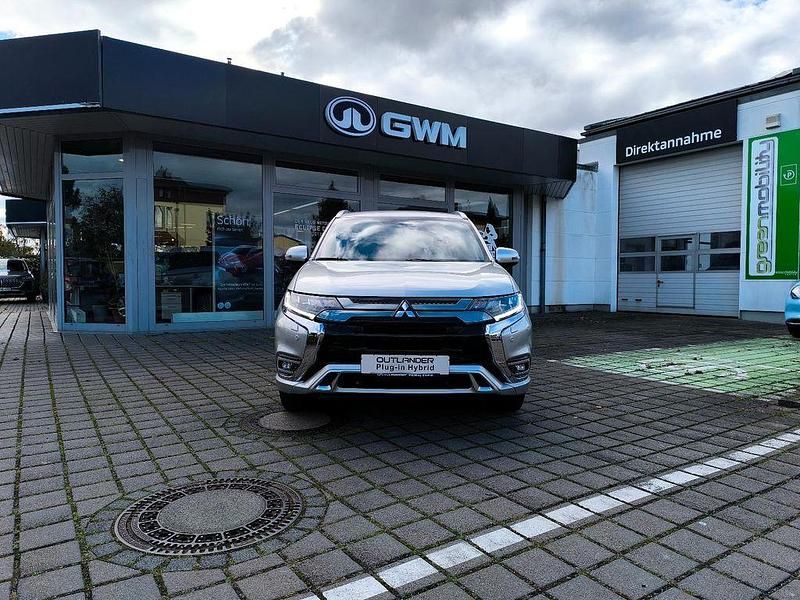 Gebraucht Mitsubishi Outlander P-HEV Plus 135 PS (99 kW) 2021 Silber SUV