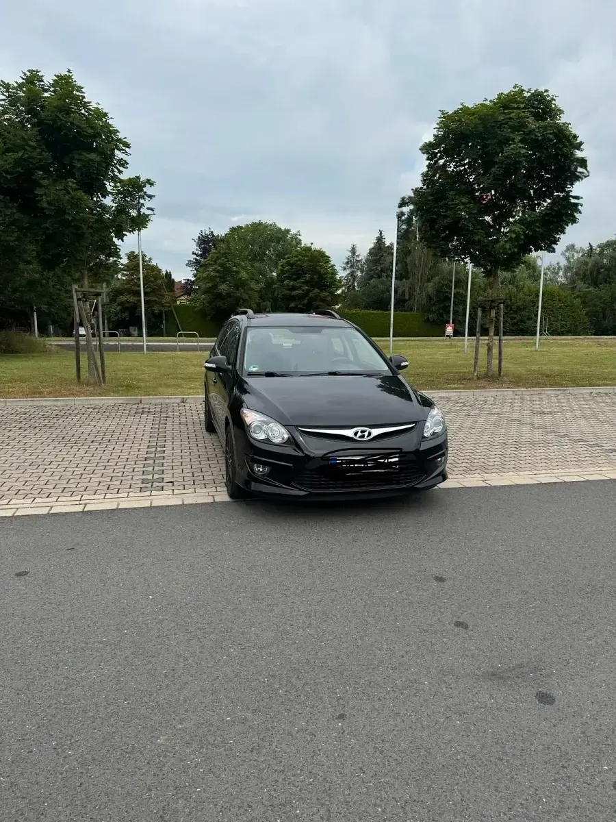 Gebraucht Hyundai i30 109 PS (80 kW) 2012 Schwarz Kombi