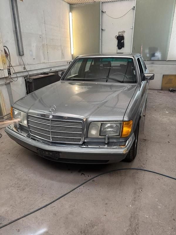 Grau Gebraucht 1987 Mercedes 300 Limousine | 9.900 € - Bild 1/4