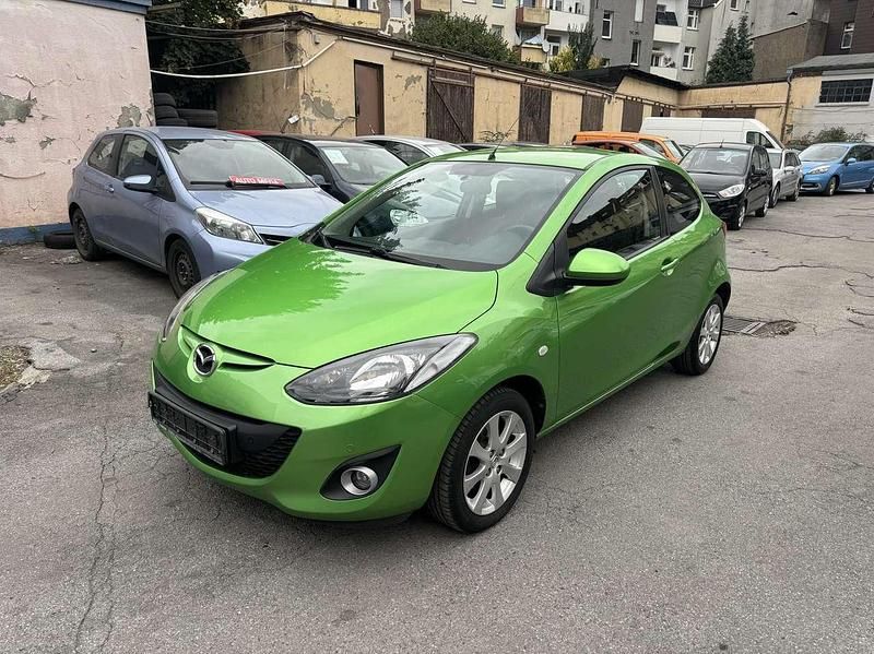 Spirited green Gebraucht 2012 Mazda 2 Edition Kleinwagen | 3.499 € (Superpreis) - Bild 1/4