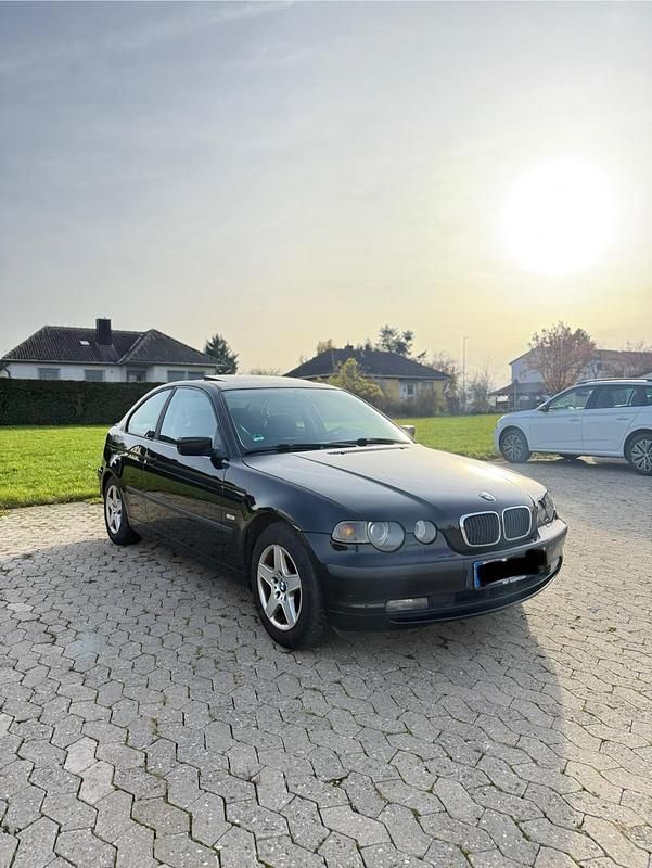 Schwarz Gebraucht 2001 BMW 316 Limousine | 950 € (Superpreis) - Bild 1/4