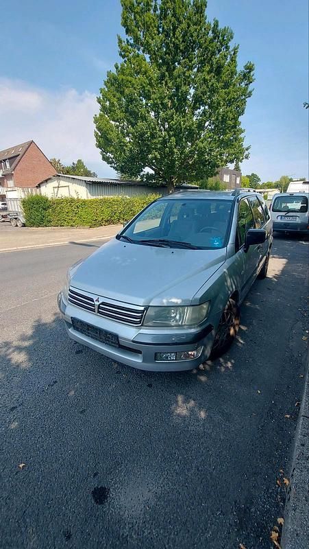 Silber Gebraucht 1999 Mitsubishi Space Wagon Van / Kleinbus | 650 € - Bild 1/4