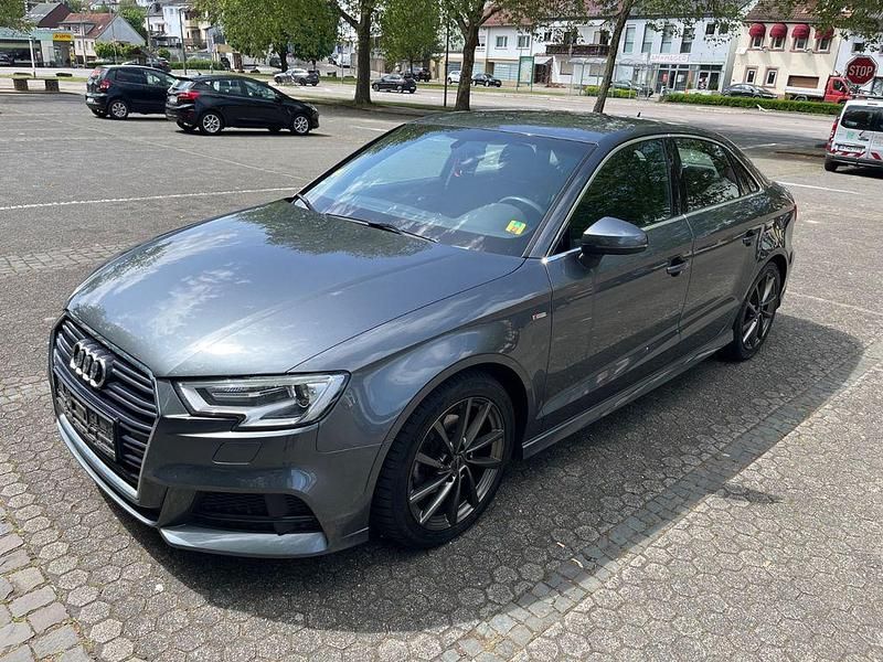 Grau Gebraucht 2018 Audi A3 Sport Limousine | 18.300 € (Fairer Preis) - Bild 1/4