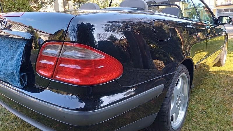 Gebraucht Mercedes CLK200 136 PS (100 kW) 2000 Schwarz Cabrio