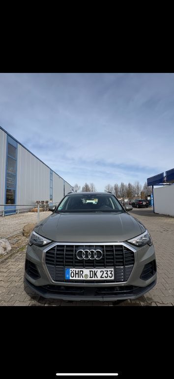 Grau Gebraucht 2019 Audi Q3 SUV | 19.666 € (Superpreis) - Bild 1/4