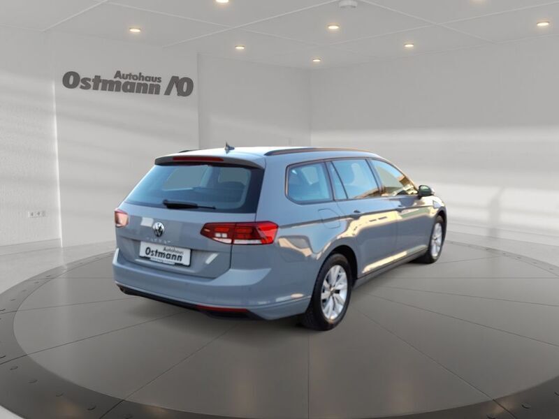 Gebraucht VW Passat Basis 150 PS (110 kW) 2023 Mondsteingrau uni Kombi