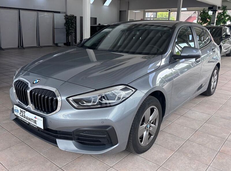 Skyscraper grau metallic Gebraucht 2022 BMW 118 Advantage Kleinwagen | 19.550 € (Guter Preis) - Bild 1/4