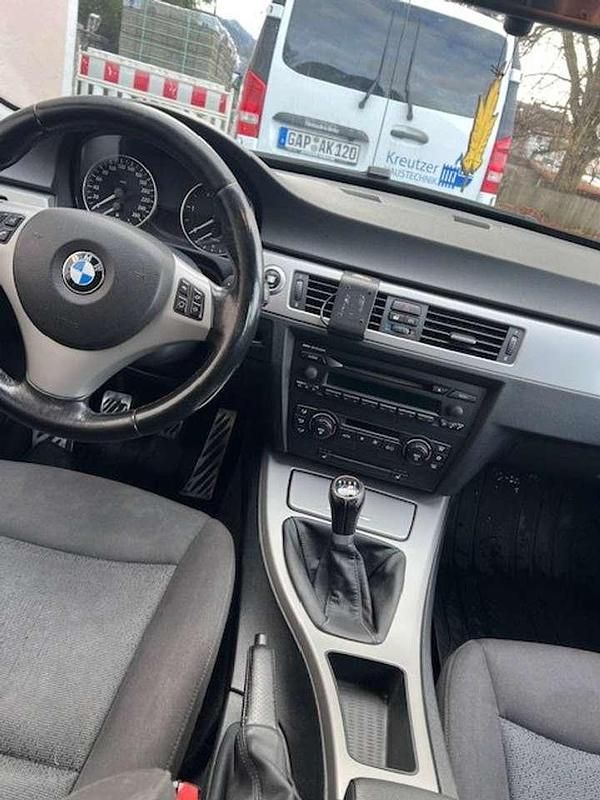 Gebraucht BMW 320 163 PS (119 kW) 2006 Silber Kombi
