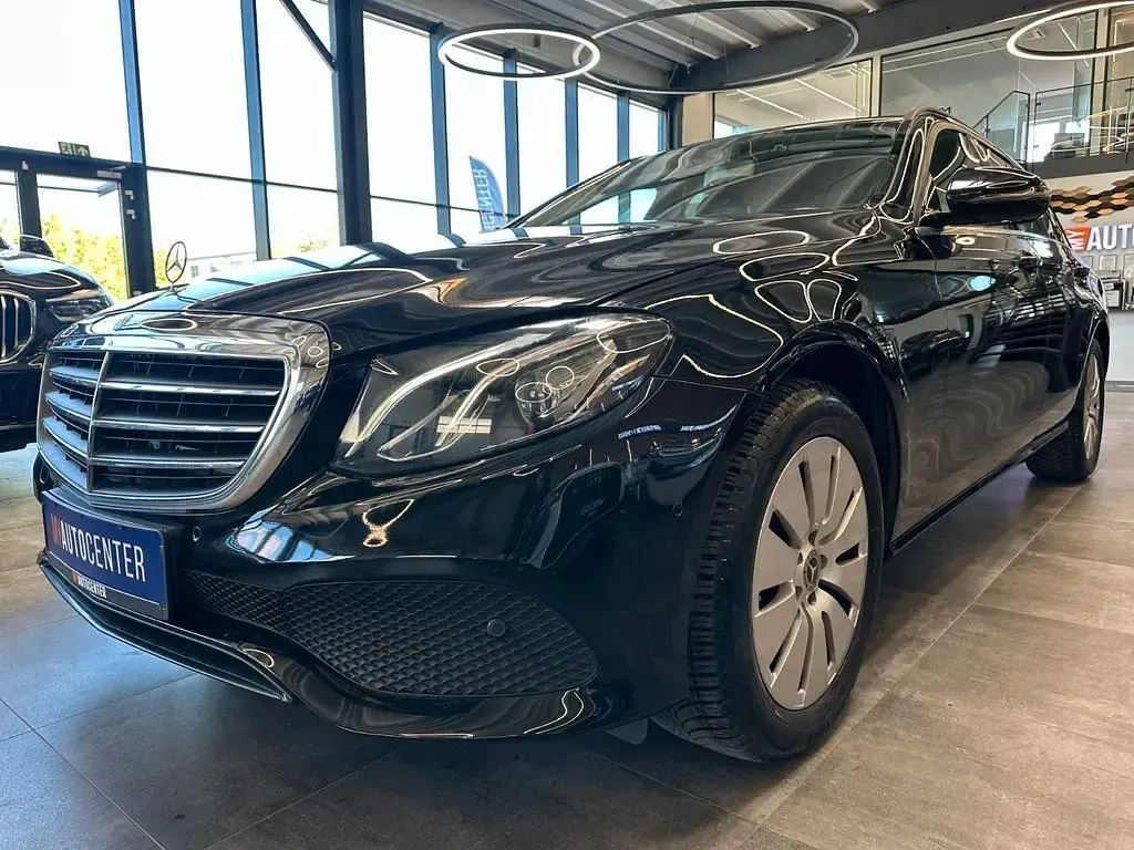 Second-hand Mercedes E200 150 CP (110 kW) 2017 Negru Berlinǎ