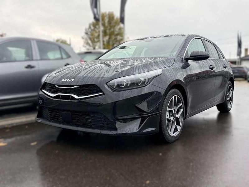 Neu Kia Ceed 99 PS (72 kW) 2025 Zilinaschwarz metallic Kleinwagen