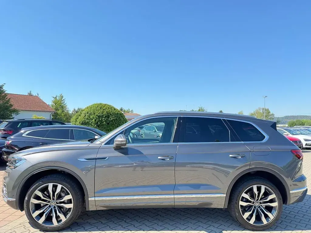 Gebraucht VW Touareg Elegance 381 PS (280 kW) 2023 Grau SUV