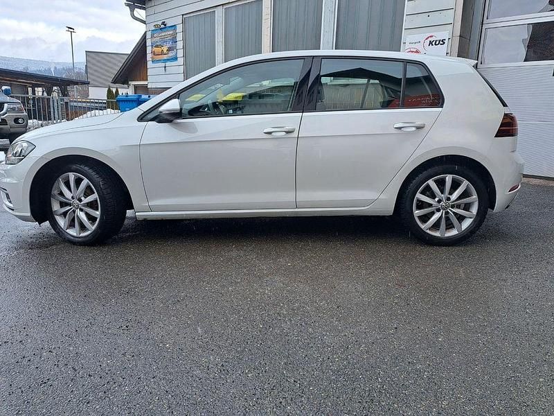 Gebraucht VW Golf VII Comfortline 116 PS (85 kW) 2019 Weiß Limousine