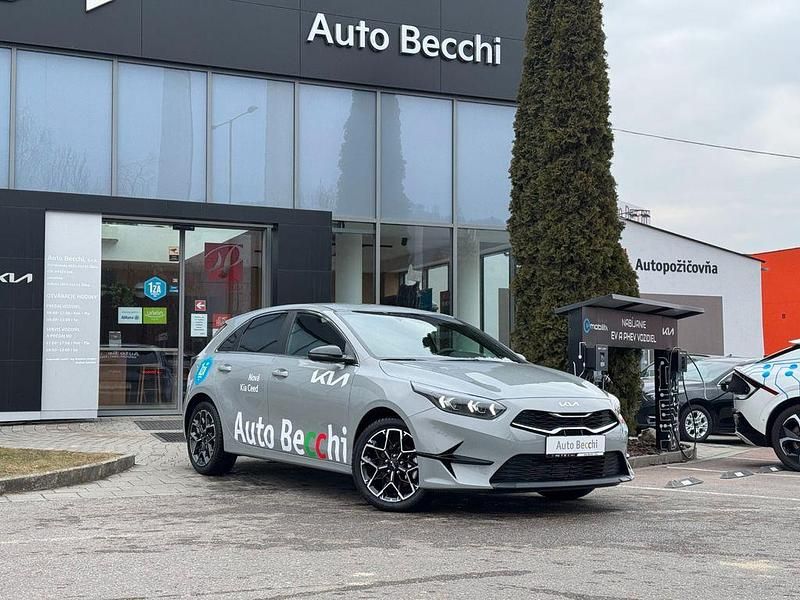 Grau Gebraucht 2024 Kia Ceed Limousine | 20.960 € (Superpreis) - Bild 1/4