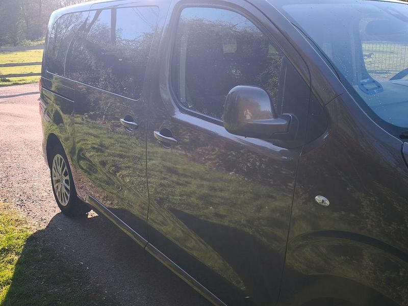 Gebraucht Peugeot Traveller Active 177 PS (130 kW) 2017 Braun Van / Kleinbus