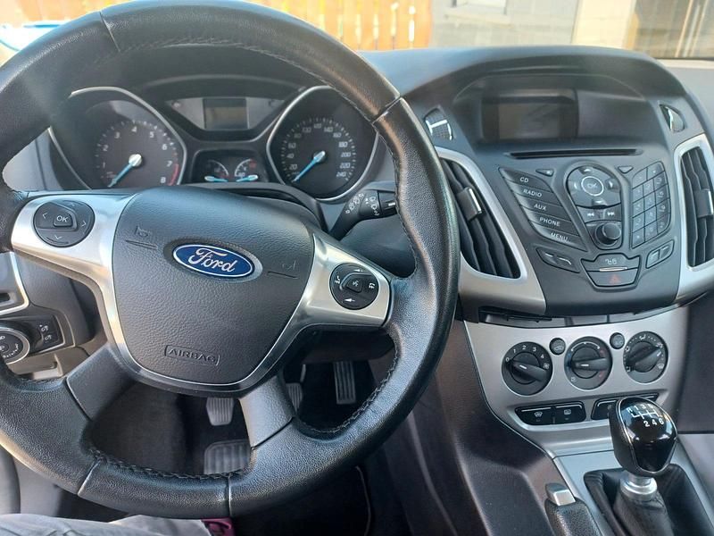 Second-hand Ford Focus 125 CP (91 kW) 2014 Negru Berlinǎ