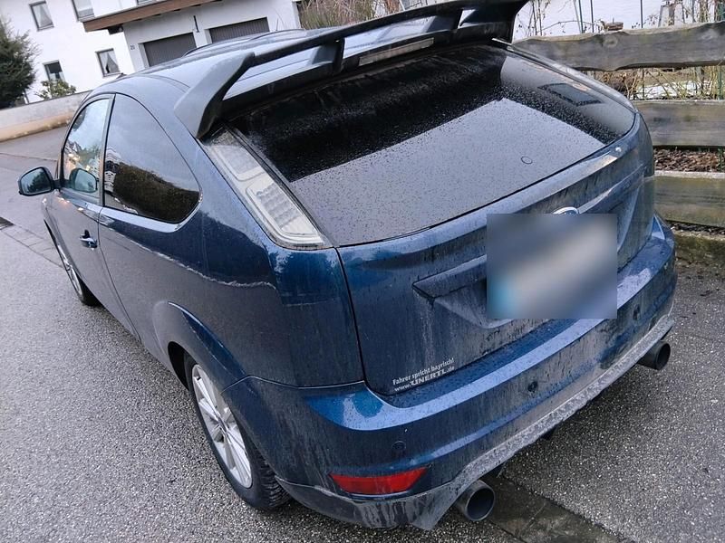 Gebraucht Ford Focus 101 PS (74 kW) 2011 Blau Kleinwagen
