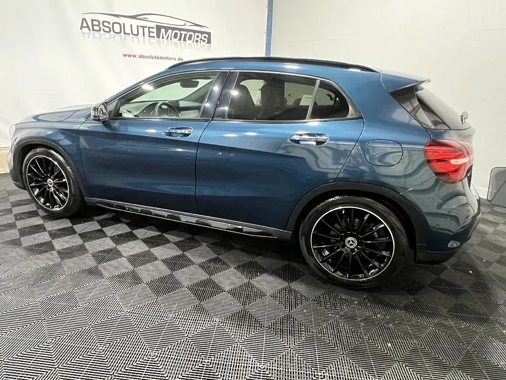 Gebraucht Mercedes GLA180 AMG line 122 PS (89 kW) 2019 Blau SUV